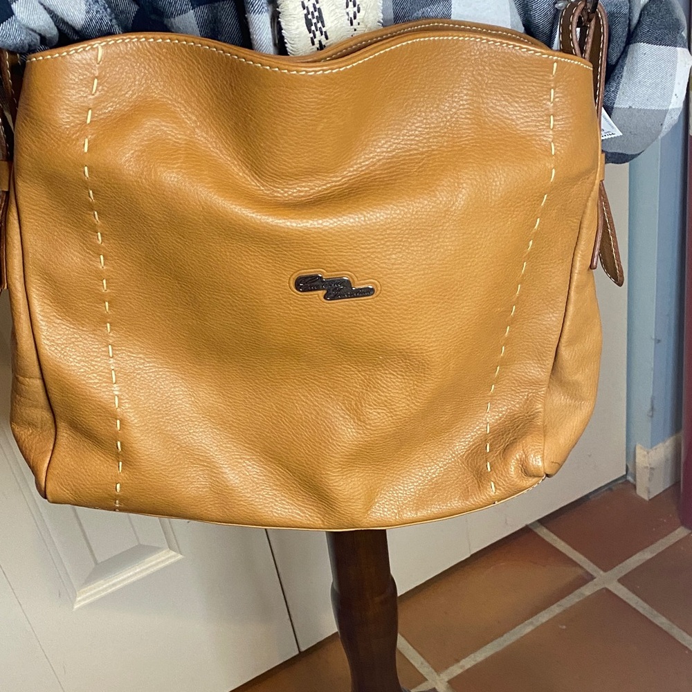 Cuoieria Fiorentina Shoulder Handbag in Caramel
Genuine Leather Made in Italy